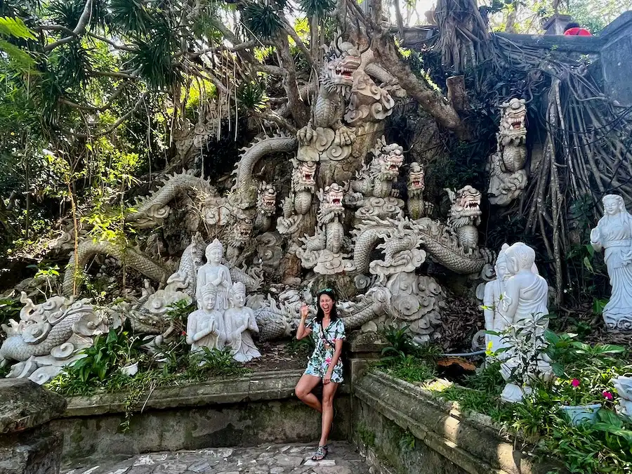 Many statues of dragon carved in marble.