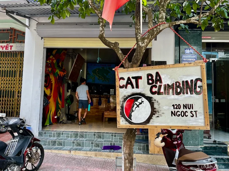 A sign outside a store that says "Cat Ba Climbing".