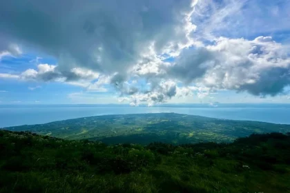 High viewpoint from a volcano of an island surrounded by water.