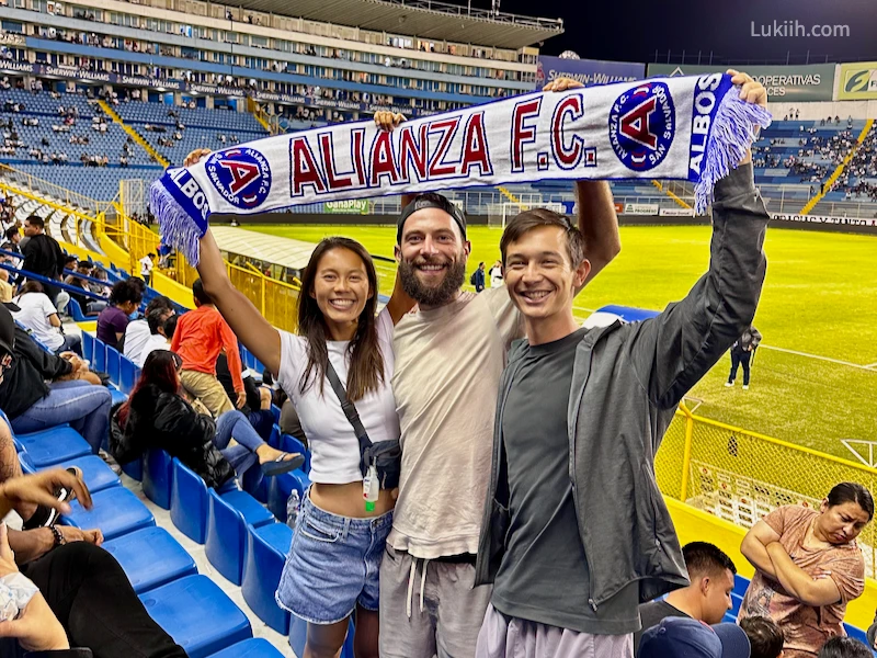 Three people holding a banner that says ALIANZA FC.