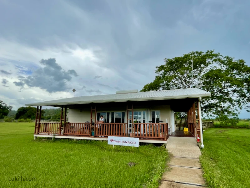 A single-floor small building that says "San Ignacio."